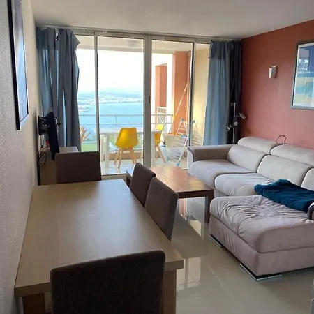 Vue Et Esterel Sur La Baie De Cannes